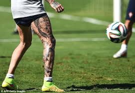 Browse 26,045 toni kroos stock photos and images available, or start a new search to explore more stock. Raul Meireles Shows Off His Crazy Full Length Leg Tattoo In Portugal Training Daily Mail Online