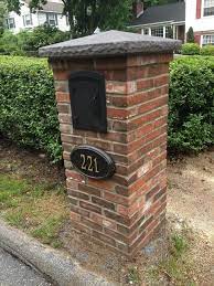Lardil mailbox with curved design type may be a short, wide curve; 29 Adorable Mailbox Ideas That Will Give Your Guests A Fantastic First Impression Brick Mailbox Mailbox Design Stone Mailbox