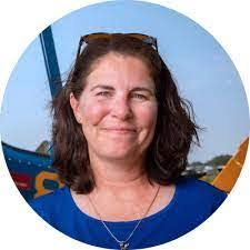 کاترین شارپ لندیک نویسنده کتاب زنانی با بال های نقره ای