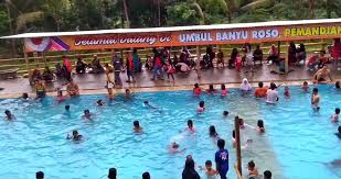 Dengan harga tiket masuk relatif candi yang terletak di magelang ini ditemukan oleh pasukan inggris tahun 1814. Menikmati Pemandian Air Hangat Ngasinan Di Tempuran Yang Masih Alami Borobudurnews