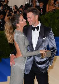 Gisele est une fervente supportrice de tom brady, son mari, qui s'apprête à disputer le super bowl ce dimanche. Met Gala 2017 Les Robes Les Couples Et Les Excentricites Qu Il Ne Fallait Pas Rater La Top Gisele Bundchen Et Son M Couples De Celebrites Celebrations Gala
