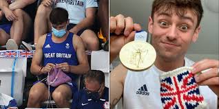 Tom daley knitting in the stands might be one of the best parts of the olympics. Tebvmctbvb0dm
