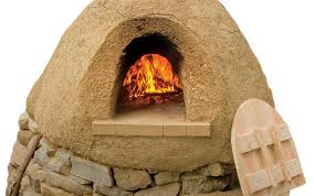 Build this easy adobe bread and pizza oven in your backyard over the weekend. Build An Outdoor Bread Oven Myfarmlife Com
