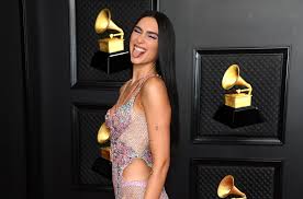 Dua lipa gave us a show with her performance of don't start now and levitating featuring dababy at the 2021 grammy awards. Wychkunpdquxdm