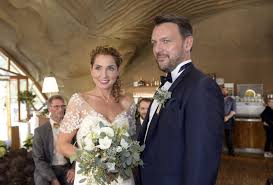 Chryssanthi kavazi spricht ehrlich über ihre schwangerschaft und die erste zeit mit dem baby. Gzsz Robert Oder Leon Ninas Entscheidung Ist Gefallen Kino De