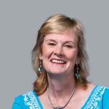 Announcing our #UNH23 commencement speakers. @unhcola — Jackie MacMullan  Boyle '82, award-winning sports journalist who has worked for both  newspapers & television sports networks. @colsa.unh — Elle Purrier St.  Pierre '18, U.S.A