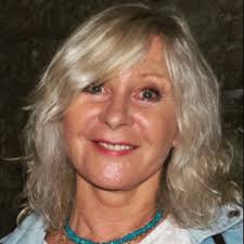 Bien plus qu'une collaboratrice, une amie pour beaucoup d'entre nous, c'est  avec une immense tristesse que nous avons appris ce matin le décès de  Claude Lombard. Un talent immense, une grande humilité,