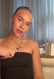 Lea Luna's Instagram, Twitter & Facebook