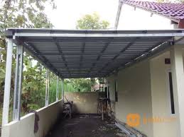Atap baja ringan punya banyak kelebihan, yaitu ketahanannya, ringan, dan memudahkan proses pembangunan. Spesialis Pemasangan Kanopi Teras Parkiran Dengan Baja Ringan Kab Sleman Jualo