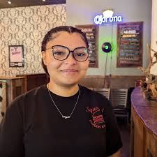 Your favorite staff in the Villages is waiting to see you today! 🍔☀️  Square 1 Burgers has proudly boasted the friendliest service around for 11  years. Come say hello!