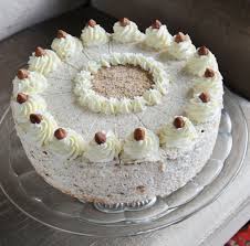 Seit Den 60ern Backt Oma Lene Diese Heiss Begehrte Oma Lenes Sahne Nusstorte Manchmal Verwendet Sie Kuchen Und Torten Rezepte Kuchen Und Torten Leckere Torten