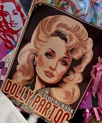 Did anyone get close enough to see Dolly? I would love to see pictures. At  9am, I saw the line wrapped around the whole entire convention center and  was astounded.