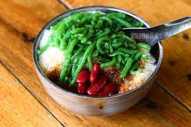 Unlike other cendol in melaka that relies heavily on sweet gula melaka for the distinctive taste, aunty koh emphasizes on coconut milk instead. Authentic Nyonya Cendol Mdm Kiow Cendol Melaka Bukit Rambai