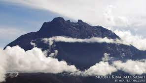 Di sinilah anda boleh berselfie dengan pemandangan indah gunung kinabalu sebagai latar belakang. Gunung Kinabalu Pemandangan Indah Gunung Kinabalu Mohammad Saifuddin Sairin Flickr
