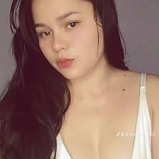 Mary Dom (@ultraviolet.mandf)