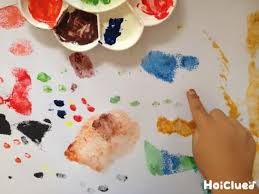 絵の具で楽しむ遊びアイディア 子どもと楽しむいろんなお絵描きやおもしろ製作遊び20 保育や子育てが広がる 遊び と 学び のプラットフォーム ほいくる フィンガーペインティング 幼児 工作 工作 子供