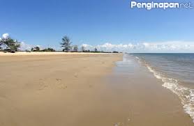 Pantai ujung pandaran dapat diakses melalui darat dengan waktu kurang lebih 3 jam. Indahnya Menikmati Sunset Di Pantai Ujung Pandaran Sampit Penginapan Net 2021