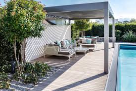 Wohnlicher Garten Mit Gemutlicher Lounge Und Pergola Foto Claudia Below Garten Lounge Gartengestaltung Pool Im Garten