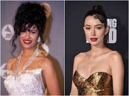 Selena grew up speaking english, but her father taught her to sing in spanish so she could resonate with the latino community. The Selena Netflix Series Here S How Much The Cast Looks Like Their Irl Counterparts Glamour