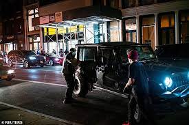 Jun 06, 2020 · thieves in new york city have been seen pulling up to a scene of frenzied looting in a rolls royce, and stealing from looters as they ran away with their haul. Another Rolls Royce Pulls Up During Nyc Looting Passengers Get Out 350 000 Car To Steal Packages Daily Mail Online