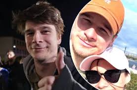 Vanessa Hudgens kontra Miley Cyrus (FOTO)