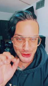 Live Music Performance at 9pm EST