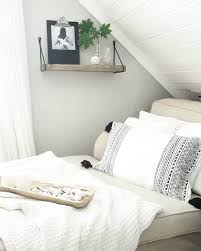 See This Instagram Photo By Cattis Irisinspiration 808 Likes Bedroom Inspiration Scandinavian Interior Styling Bed Pillows