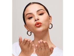 Selena Gomez Hadiri Pernikahan Britney Spears Dan Sam Asghari