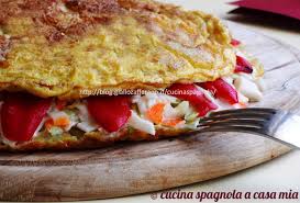 Una tipica preparazione casalinga, che conosce infinite versioni. Frittata Di Patate Ripiena Tortilla Farcita Cucina Spagnola A Casa Mia