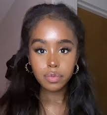 Anna Renn's Instagram, Twitter & Facebook