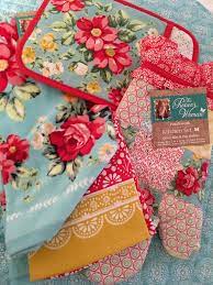 Pioneer Woman Flea Market Roses Aqua Kitchen Towels Oven Mitt Pot Holder 4 Pc The Pioneer Woman Kitchen Pioneer Woman Kitchen Decor Pioneer Woman Flea Markets