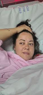 Can anyone put me in a simple dress ? 👗