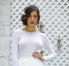 If your locks are not long enough to be lifted high up into a bun or a ponytail, consider the hairstyles when you need to sweep the side strands to the back. Wedding Hairstyles For Medium Hair That Look Elegant