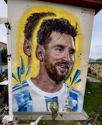 Oreja de marciano 👽? Mural de Messi en el fin del mundo, Ushuaia. Gracias  a la gente de Emush por la invitación