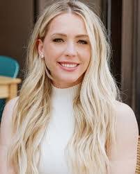 Amanda Noyes's Instagram, Twitter & Facebook