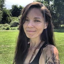 Beth Montgomery's Instagram, Twitter & Facebook