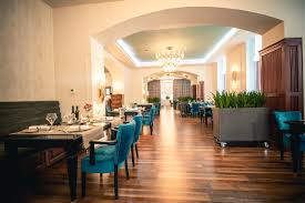 Săptămâna trecută, a întrebat pe facebook care sunt cele mai bune restaurante tradiționale, cele mai bune pizzerii și shaormerii, cele mai bune localuri de fine dining, unde se mănâncă cele mai bune fructe de mare și unde e cel mai bun raport preț/calitate din oraș și a făcut o listă cu numele primite. The 10 Best Restaurants In Timisoara Updated May 2021 Tripadvisor