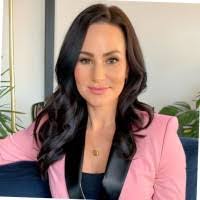 Tina Flint's Instagram, Twitter & Facebook