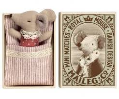 Petite Souris Endormie Maileg Petite Souris Bebe Souris Boites Allumettes
