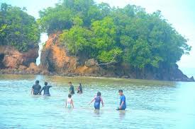 Jadi ceritanya, aku dan suami ada di surabaya untuk menghadiri nikahan salah satu saudara perempuan dari suamiku. Sejarah Baturusa Tempat Rusa Melahirkan Anak Di Tengah Laut Mandailing Natal