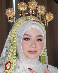 Kecantikan pengantin jawa solo adalah suatu bentuk karya budaya yang penuh makna dan filosofi tinggi. Pengantin Jawa Tanpa Paes By Aisya Argubi Bridestory Com