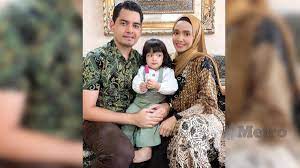 Izzar anwari dato' sri abdul khani, 30, dalam sebuah majlis tertutup pada 23 julai lalu, lebih awal daripada tarikh asal pernikahan itu yang sepatutnya berlangsung di sini hari ini. Ummi Nazeera Terkejut Hamil Anak Kedua
