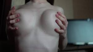 Trắng đĩ thủ dâm và bị trả lại lớn tròn đít