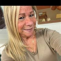 Pamela Hecht's Instagram, Twitter & Facebook