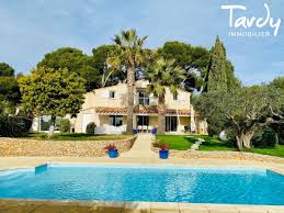 Si vous souhaitez avoir des informations sur la marché de l'immobilier en france pour votre recherche (maison à vendre bandol), consultez notre dossier : Vente Achat Maison Villa Bandol 83150