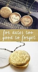 A Wearable Memento Of Days Past A Special Loved One Or A Very Important Date This Dainty Locket Holds Your Memories Close The Ro Cute Jewelry Jewelry Locket