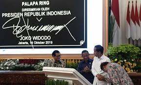 Presiden jokowi menilai pentingnya keberadaan tol langit palapa ring untuk mempercepat pelayanan. Bubuhkan Tanda Tangan Digital Jokowi Resmikan Tol Langit Palapa Ring Kumbanews Com