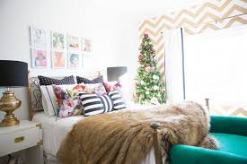 This year, decorate without limitation and bring holiday vibes into your personal sanctuary. Girl S Bedroom Christmas Decor Cc Mike Lifestyle Blog