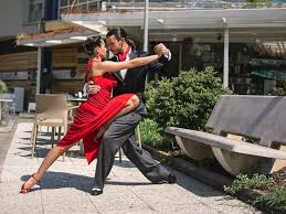 Lern salsa jetzt zuhause,online und wann du es willst. Tanzen Trotz Corona Tanzschule Online Hybrid Tanzschule