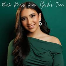 Not only am I missing Miss America week, but I'm also missing playing  dress-up with @henrispageant at the Miss America Expo! ✨ Visiting the expo  was truly one of the highlights of